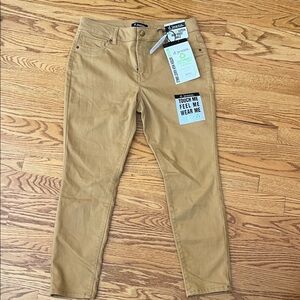 d. jeans Camel Cropped Pants